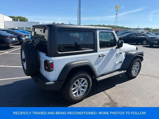 Used 2023 White/off-white Jeep Sport S image 3