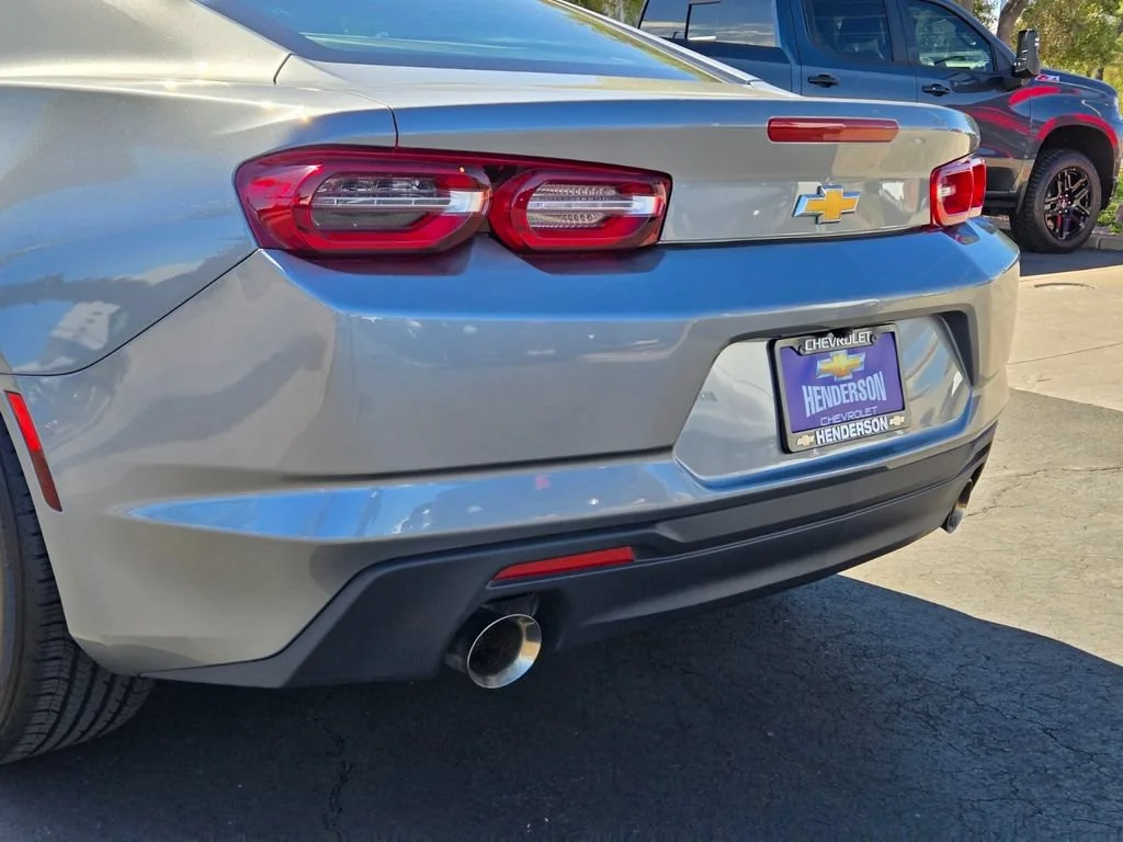 Used 2023 SHARKSKIN METALLIC Chevrolet 2LT image 5
