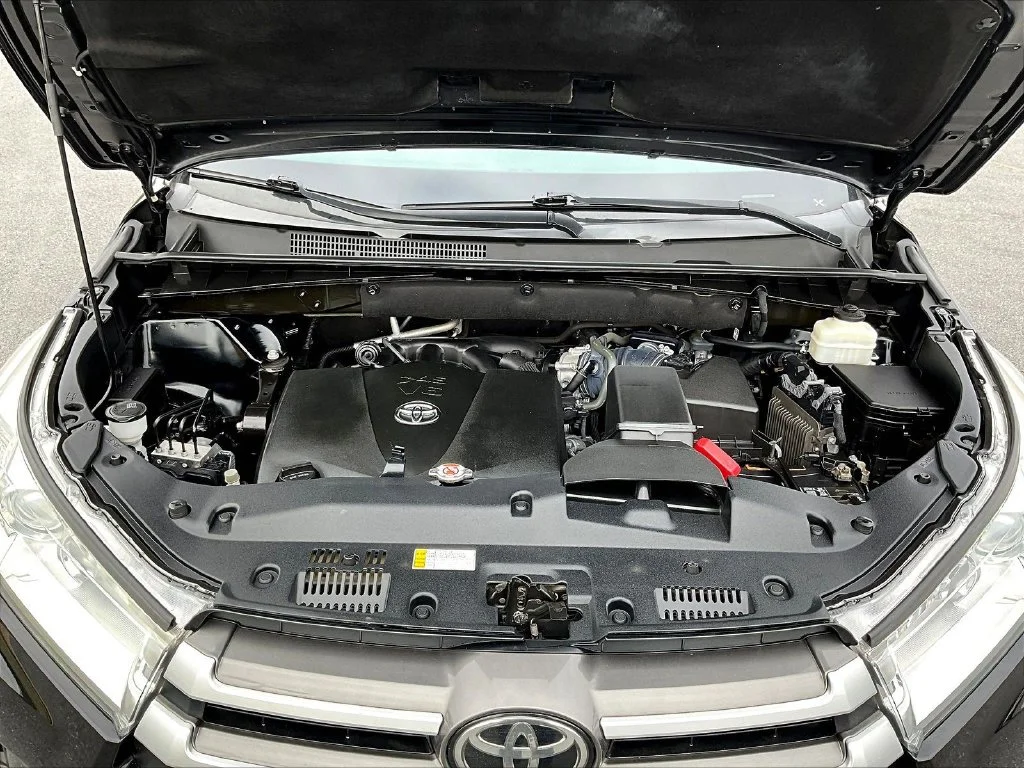 Used 2019 Black Toyota XLE image 32