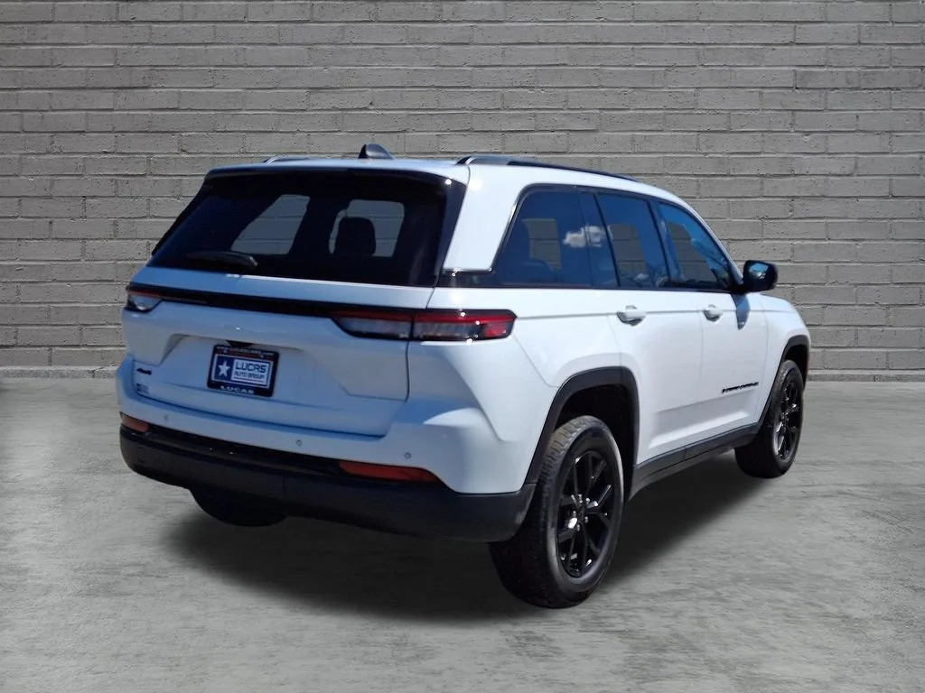 Used 2024 Bright White Clearcoat Jeep Altitude X image 11