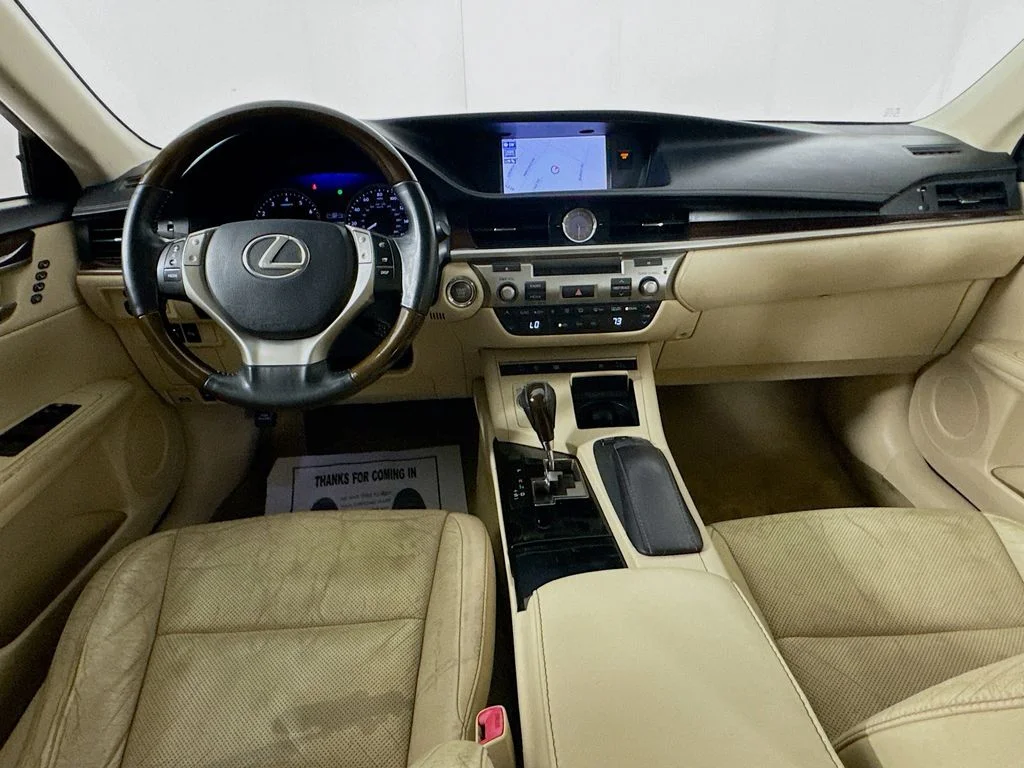 Used 2013 White Lexus 350 image 27