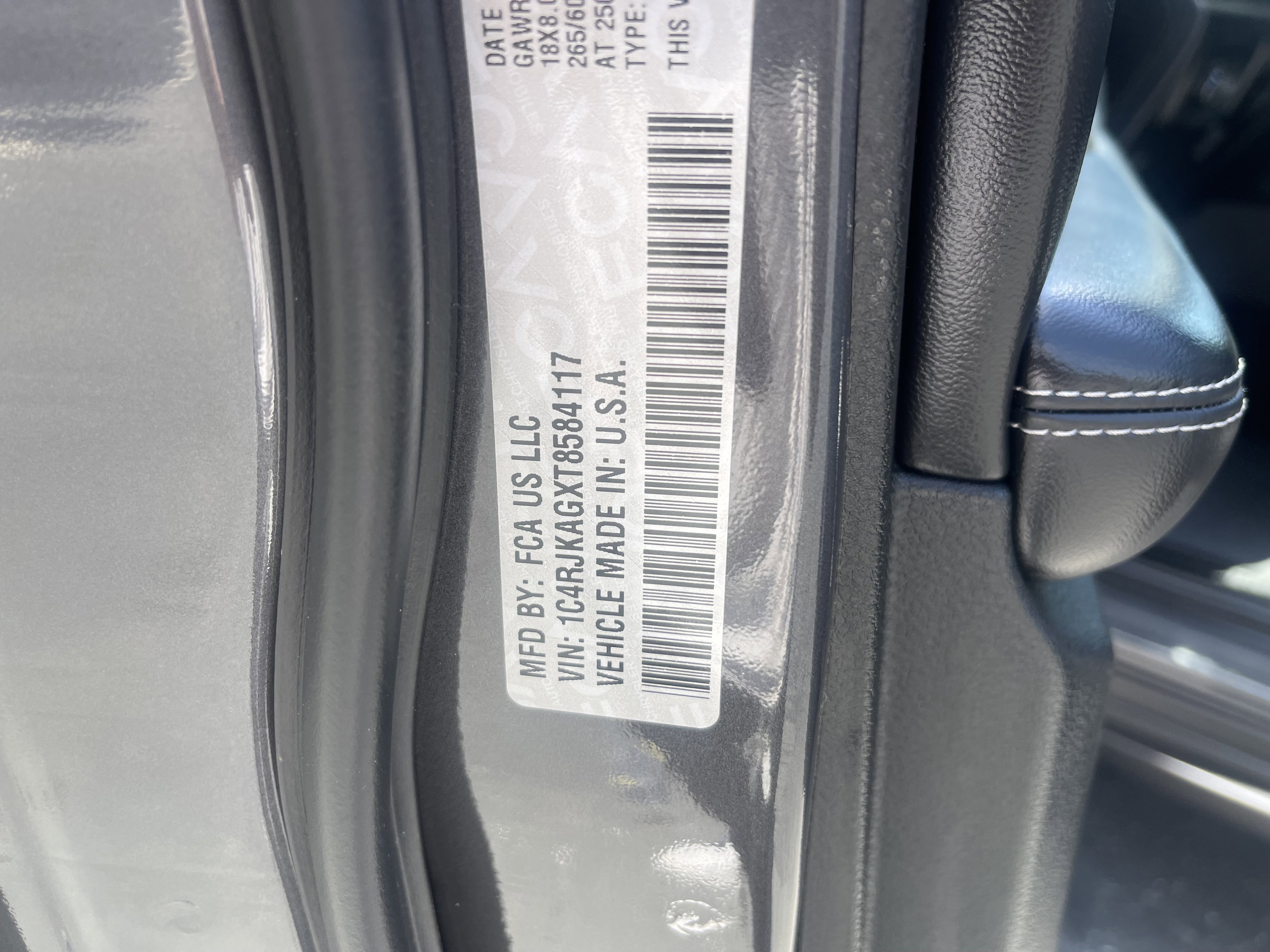New 2026 Baltic Gray Metallic Clear-Coat Exterior Paint Jeep Laredo image 31