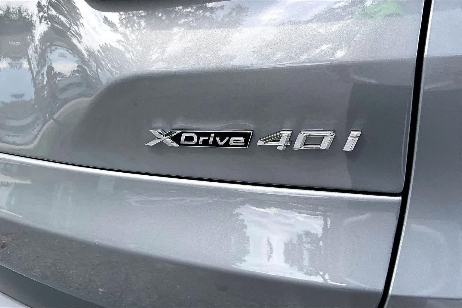 Used 2026 Skyscraper Grey Metallic BMW xDrive40i image 10
