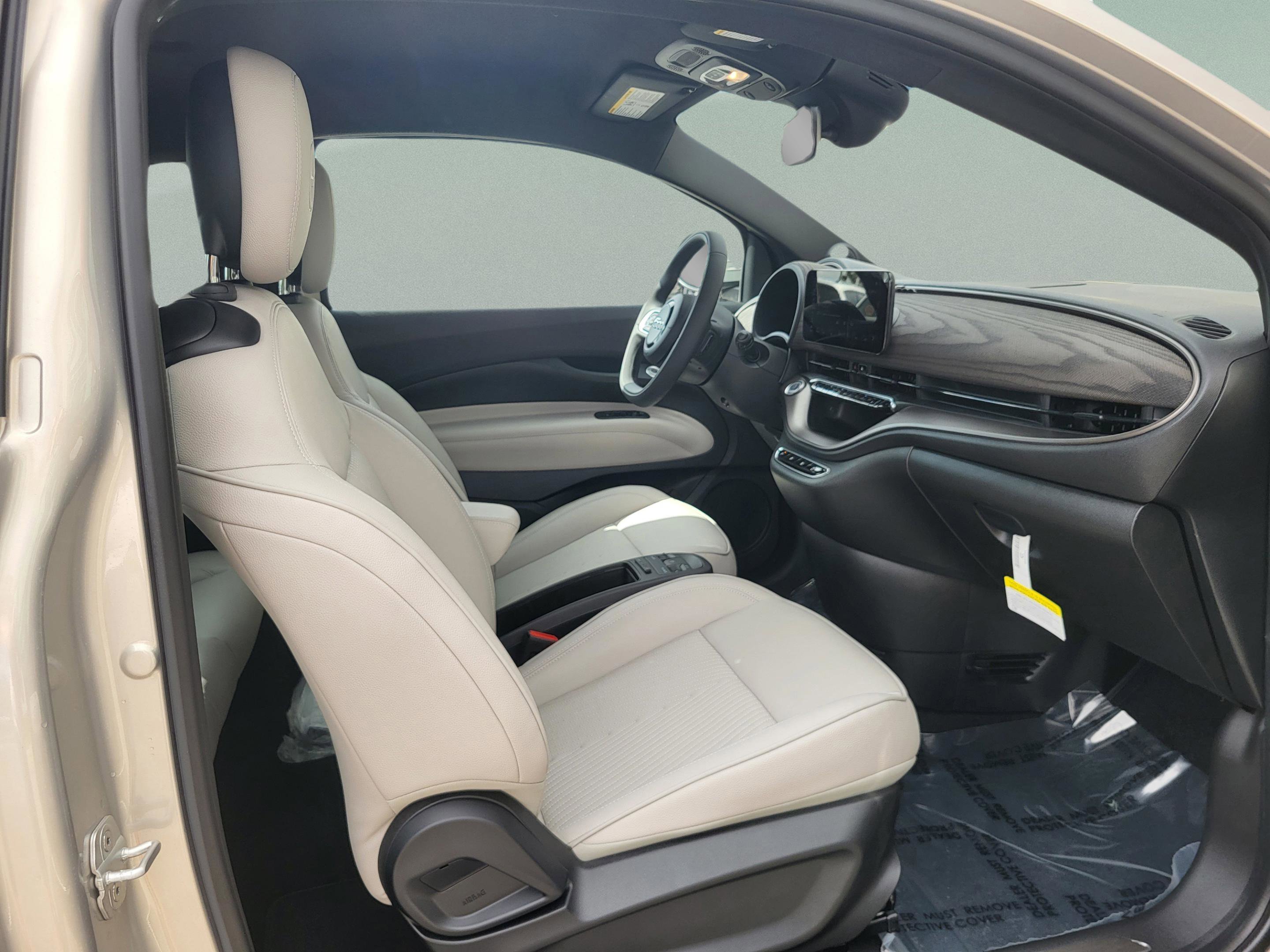 2025 FIAT 500e Base - Photo 40