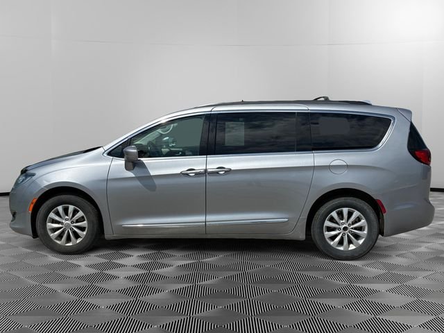 Used 2017 Chrysler Pacifica Touring-L with VIN 2C4RC1BG1HR660550 for sale in Urbandale, IA