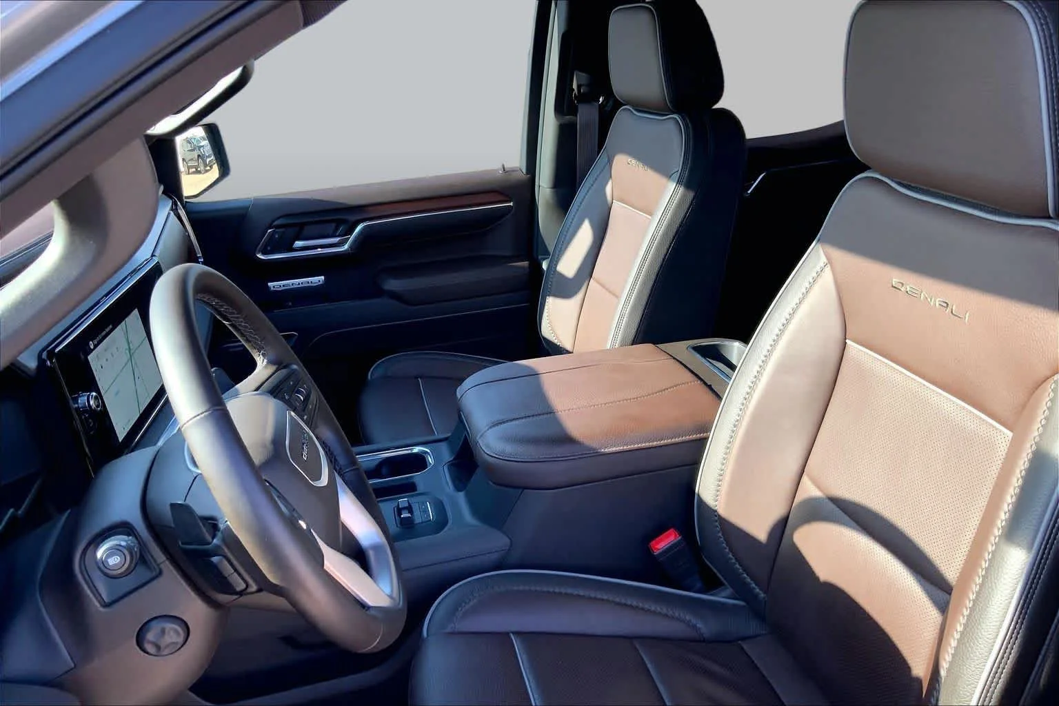 Used 2025 Sterling Metallic GMC Denali image 8