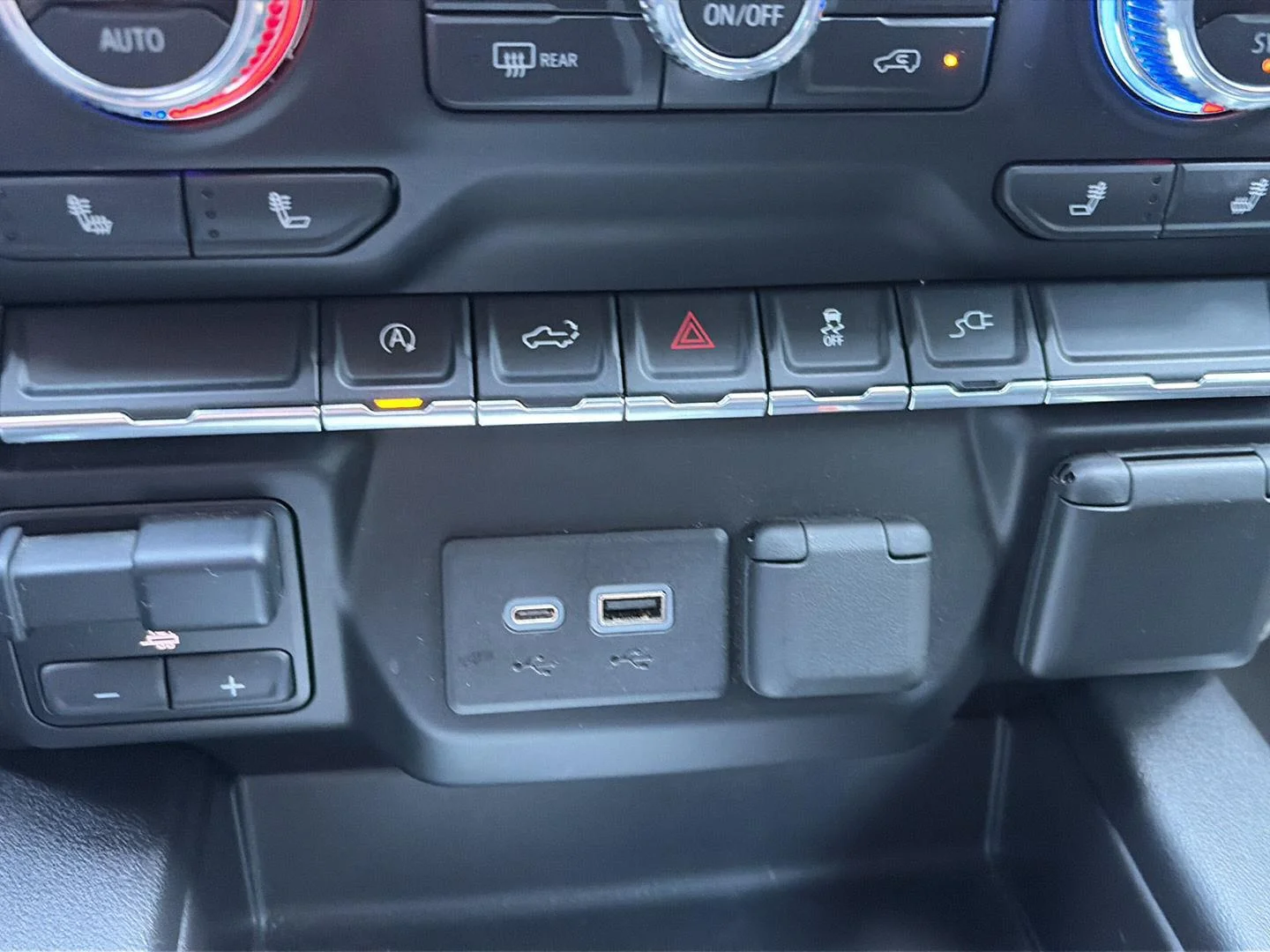 Used 2021 Pacific Blue Metallic GMC Elevation image 14