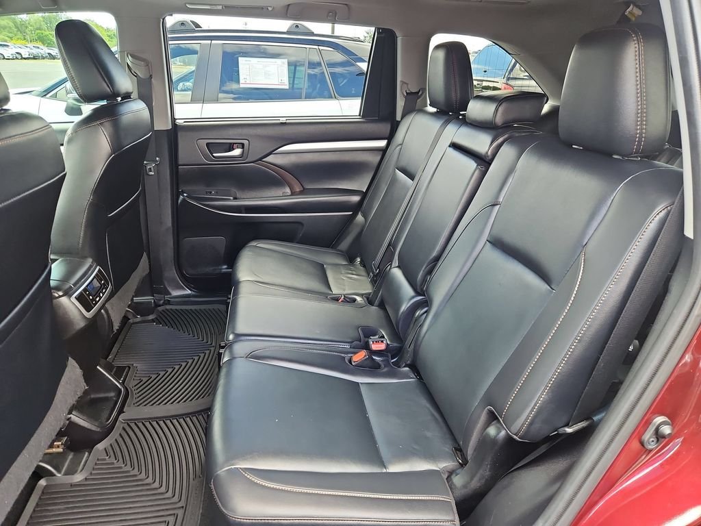 Used 2019 Salsa Red Pearl Toyota XLE image 23