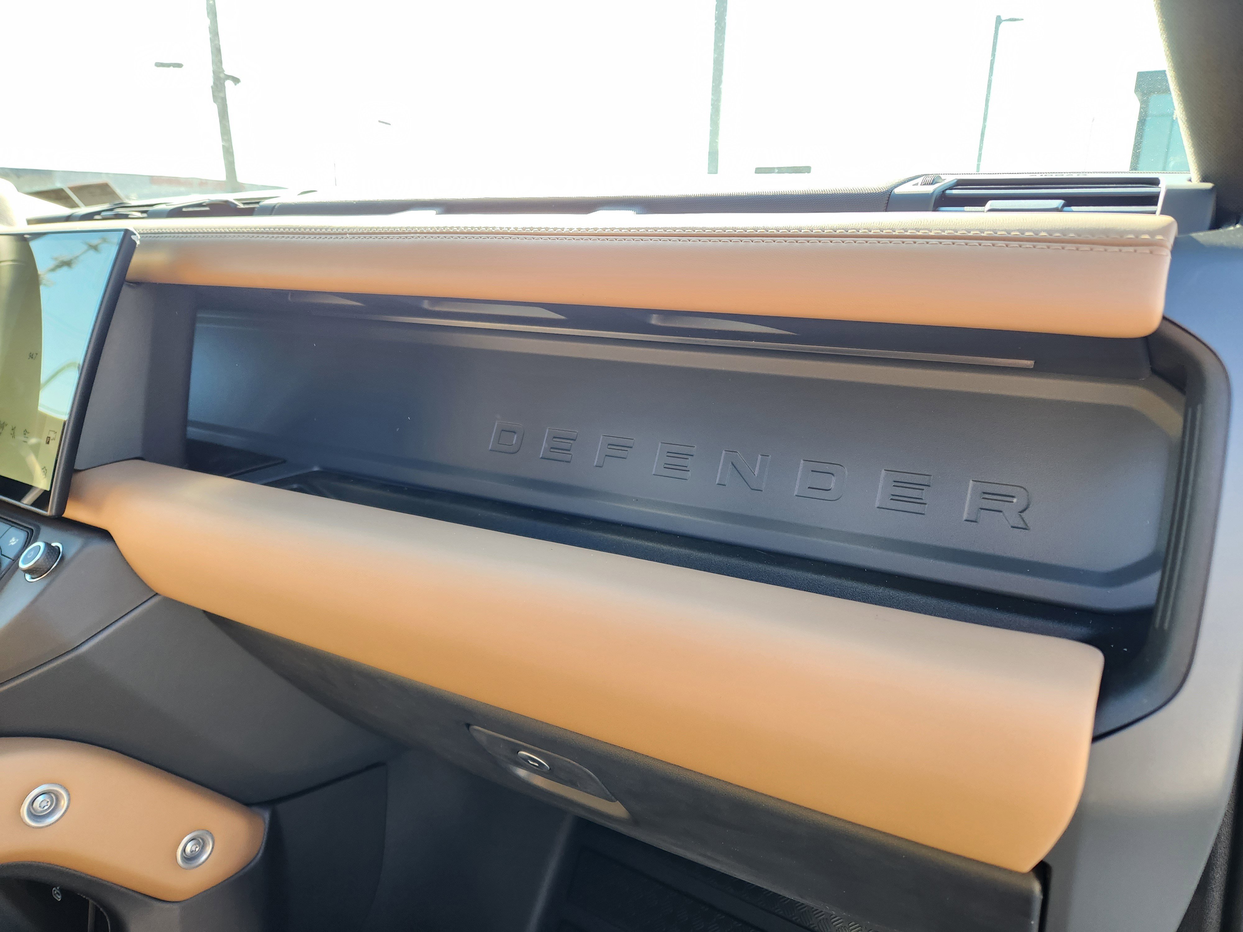 2026 Land Rover Defender X-Dynamic SE - Photo 13