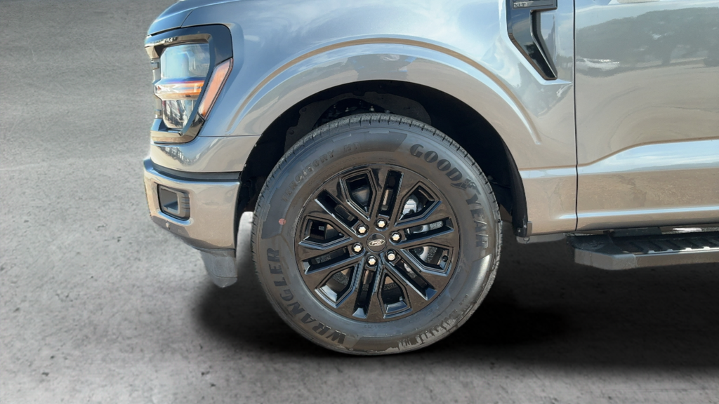 Used 2025 Carbonized Gray Metallic Ford XLT image 25