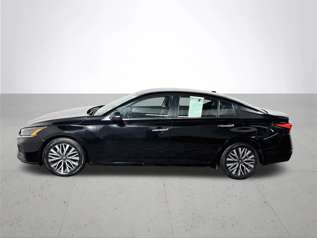 Used 2024 Black Nissan 2.5 SV image 9