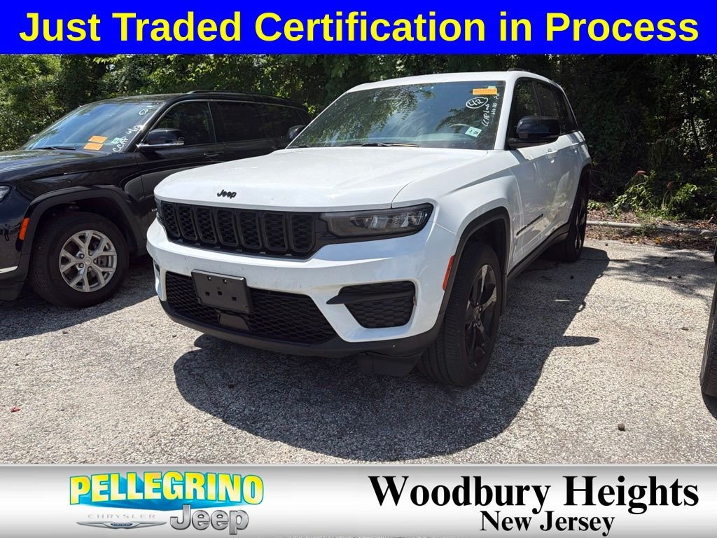 Used 2023 White Jeep Altitude X image 1