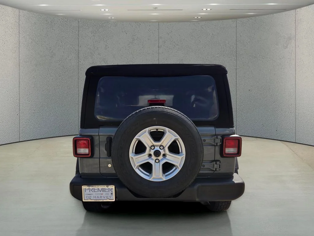 Used 2020 Gray Jeep Sport S image 4