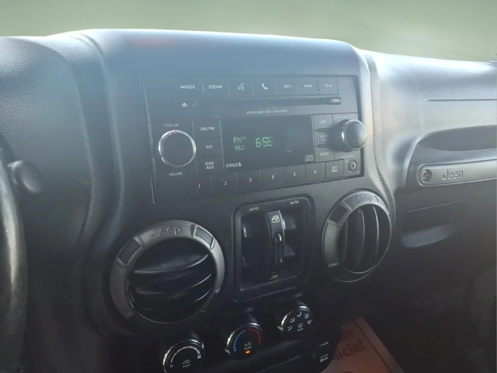 Used 2015 Gray Jeep Unlimited Sport image 20