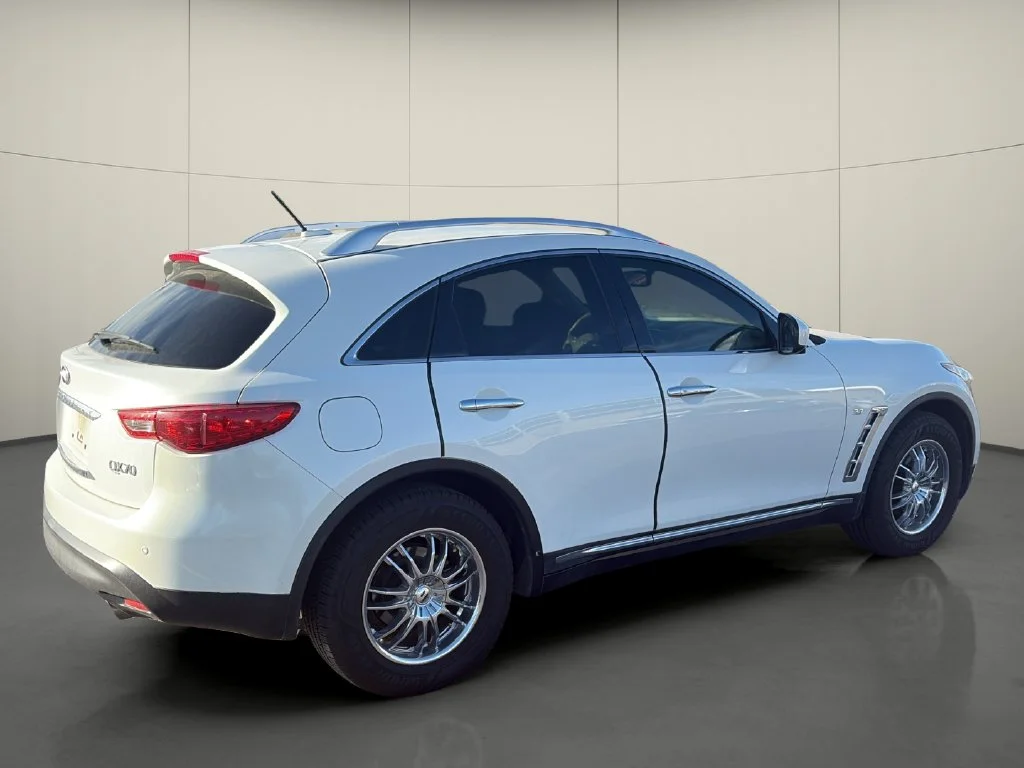Used 2014 White INFINITI Base image 7