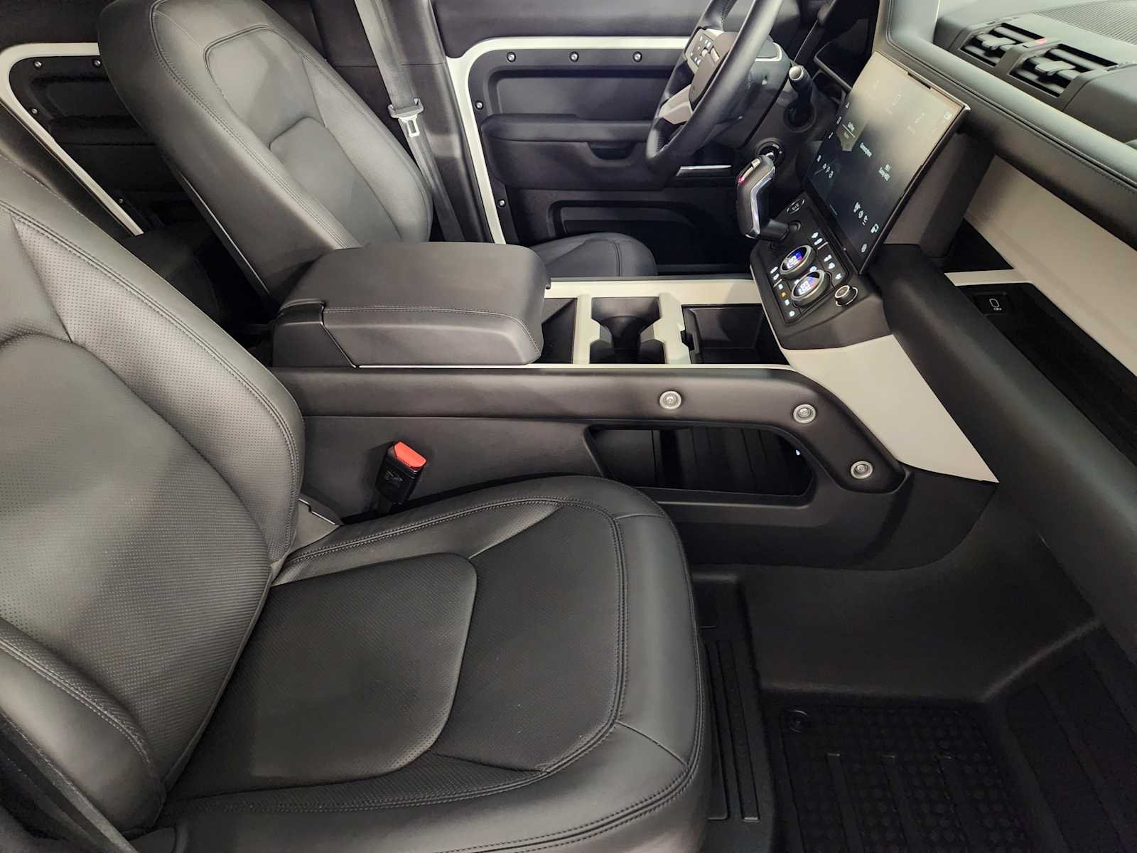 Used 2026 Fuji White Land Rover S image 3