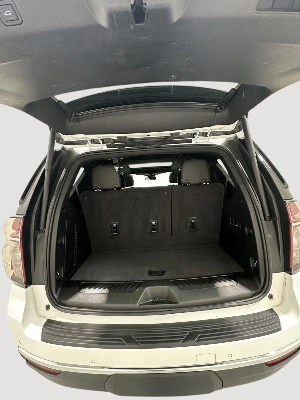 Used 2023 Summit White Chevrolet LT image 24
