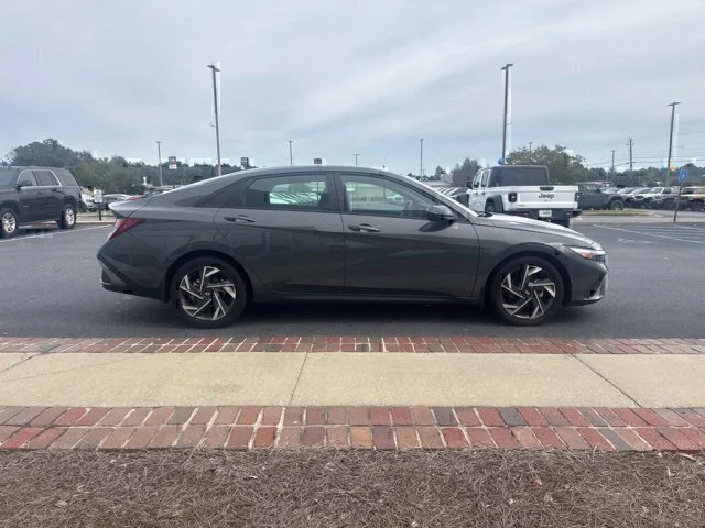 Used 2025 Gray Hyundai SEL Sport image 5