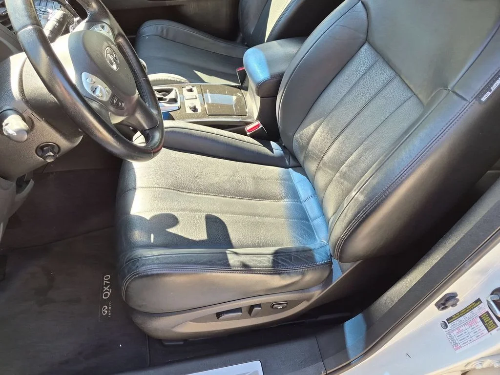 Used 2017 White INFINITI Base image 27