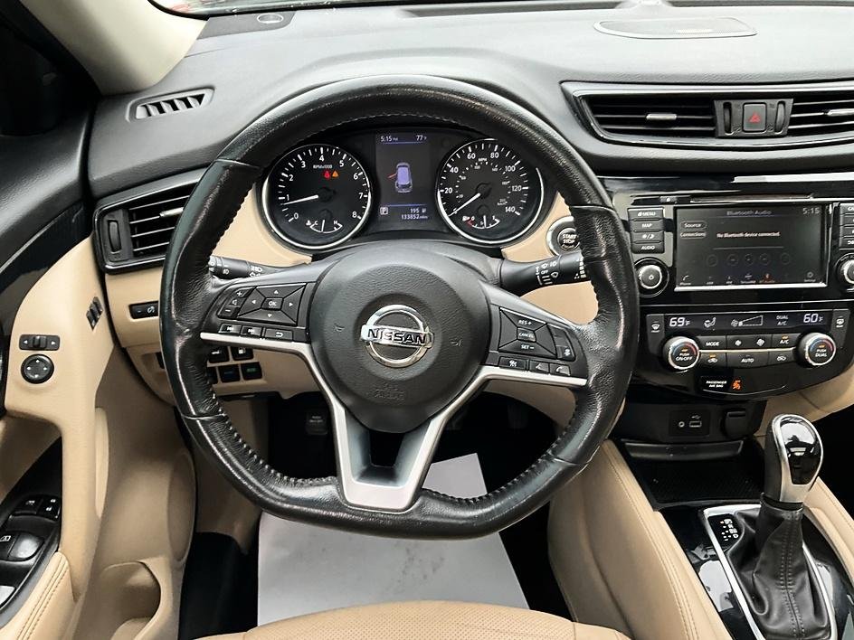 Used 2018 Green Nissan SL image 31
