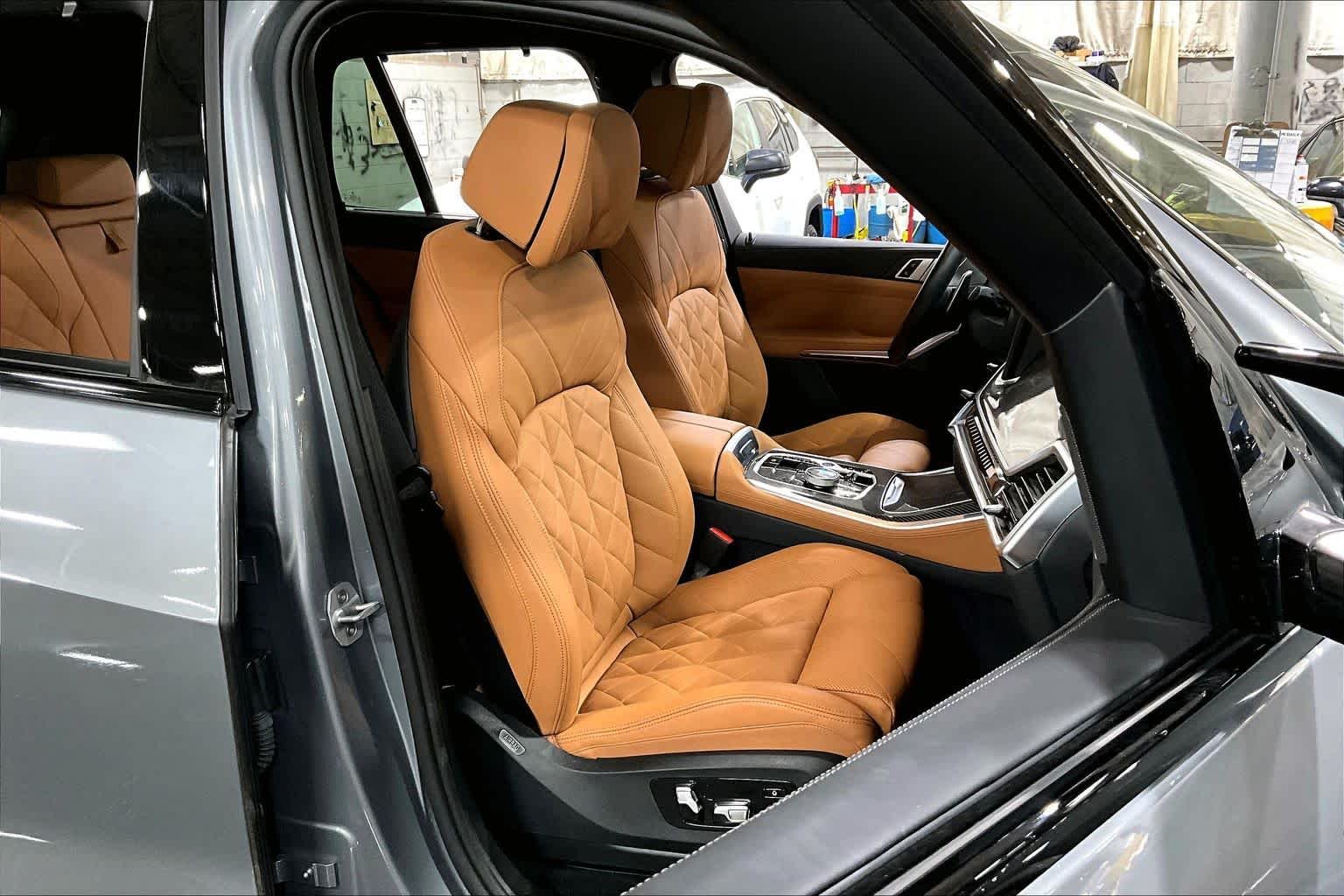 Used 2025 Skyscraper Grey Metallic BMW M60i image 16