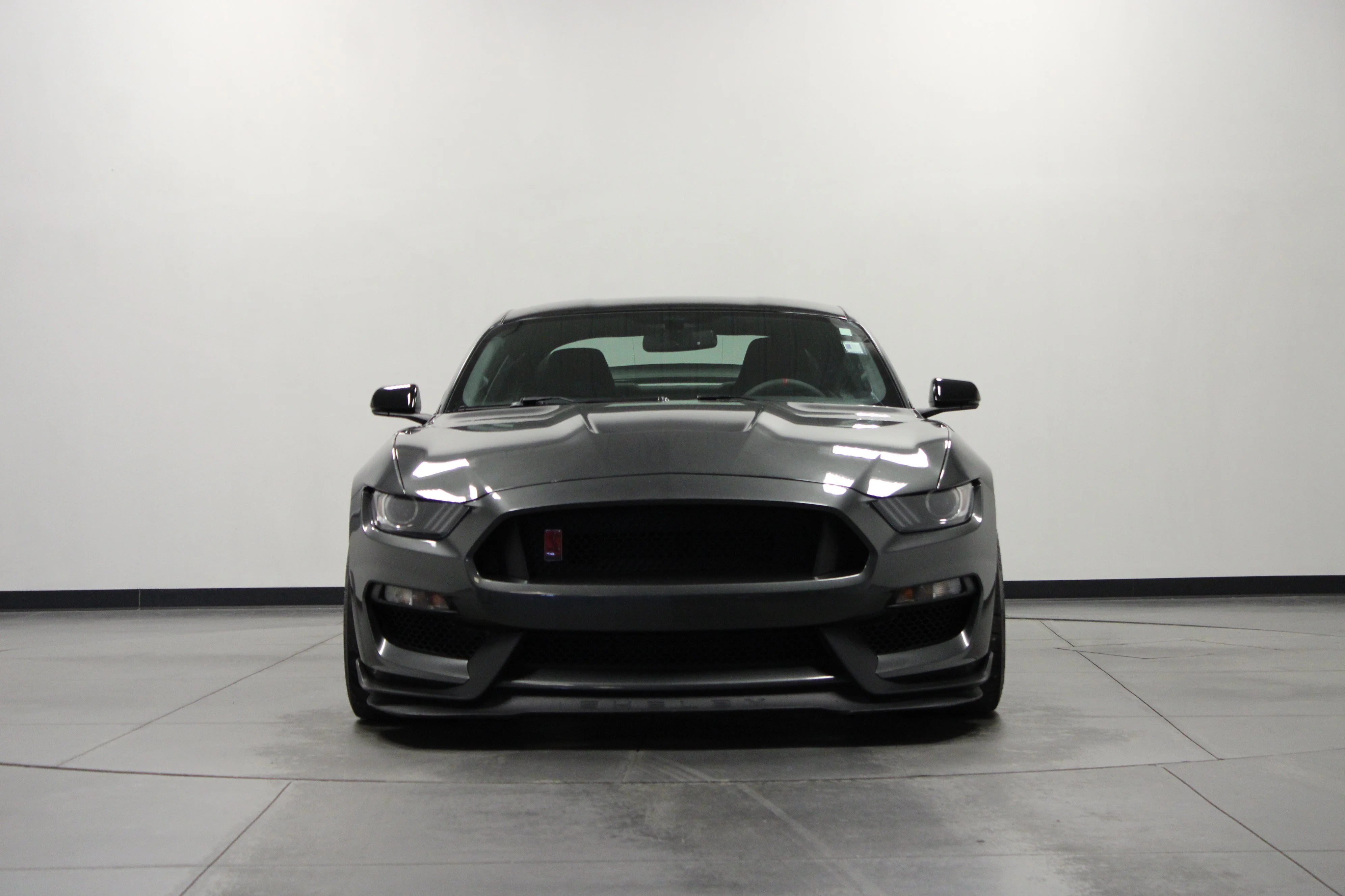 Used 2017 Magnetic Ford Shelby GT350R image 9