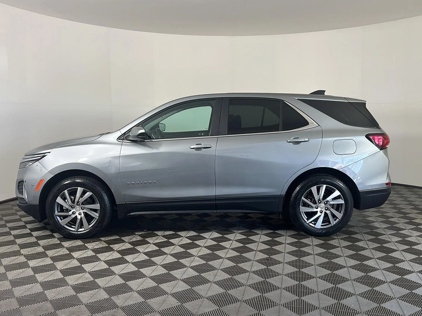 Used 2024 Sterling Gray Metallic Chevrolet LT image 18