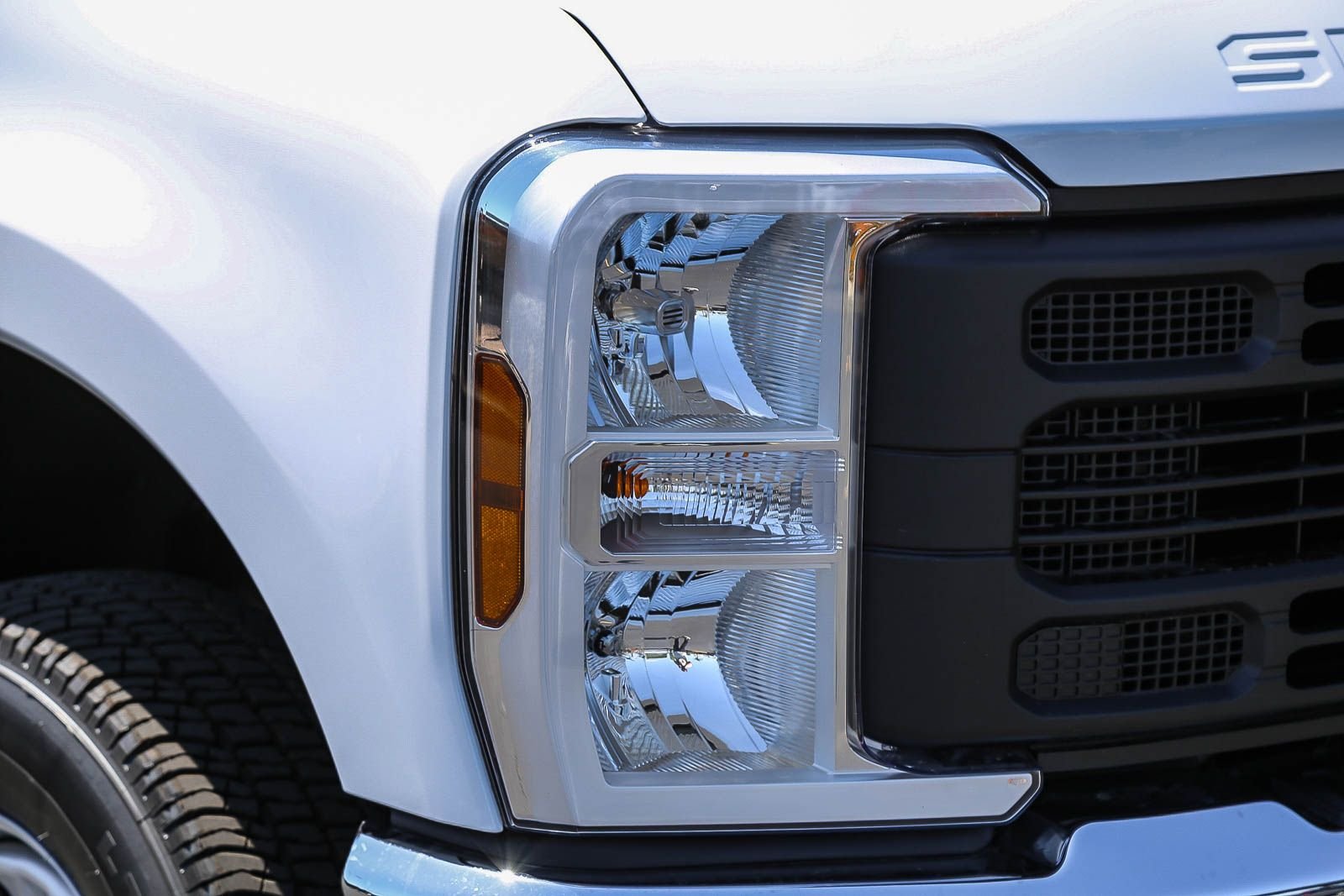 New 2026 Oxford White Ford F-250® XL image 11