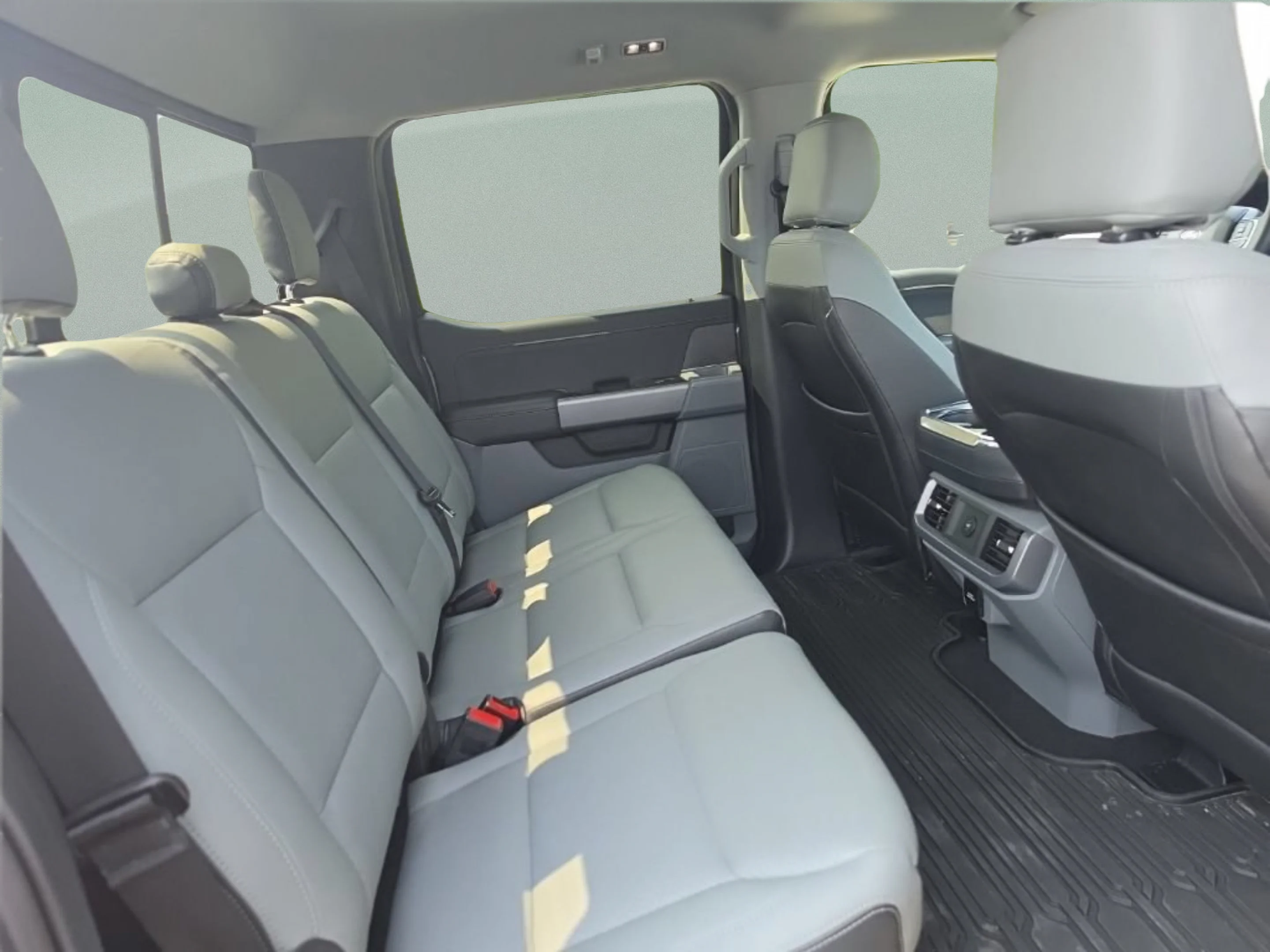 Used 2025 Gray Ford XLT image 30