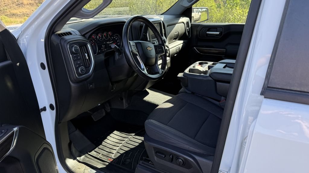 Used 2021 White Chevrolet LT image 3