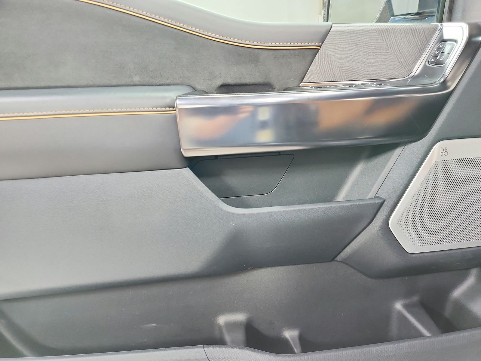 Used 2023 Azure / Gray Metallic Ford Platinum image 43