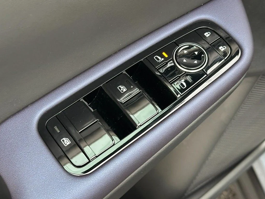 New 2026 Boulder Gray Pearl / Super Black Two-tone Nissan Platinum+ image 10