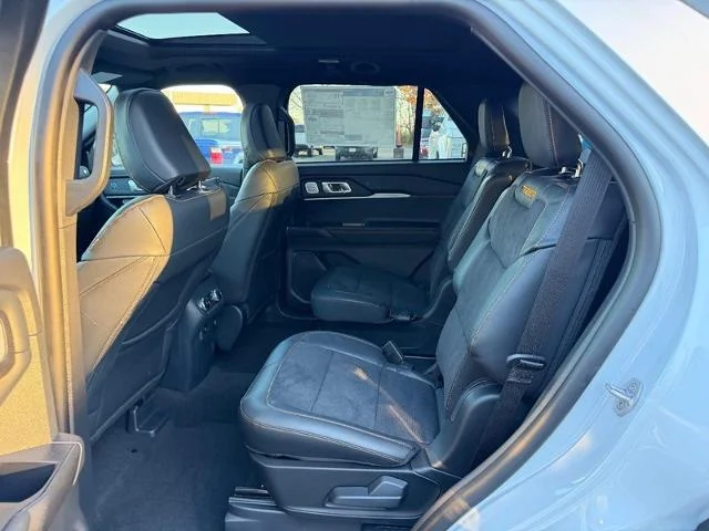 New 2026 Space White Metallic Ford Tremor® image 37