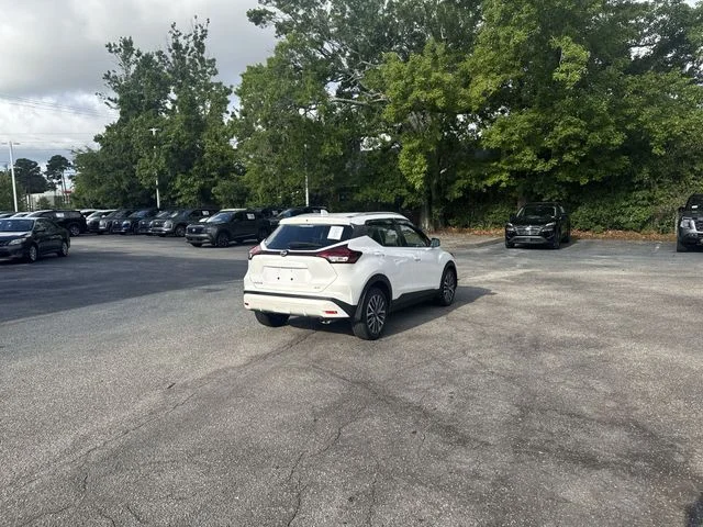 Used 2023 White Nissan SV image 5