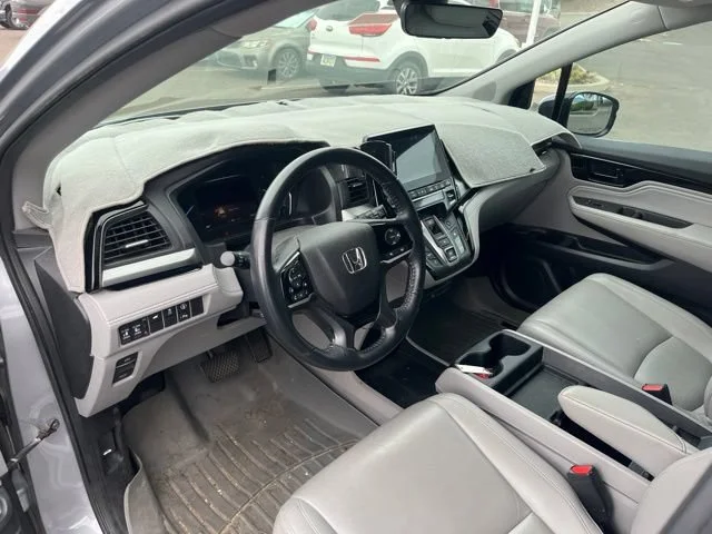 Used 2021 Lunar Silver Metallic Honda Touring image 18