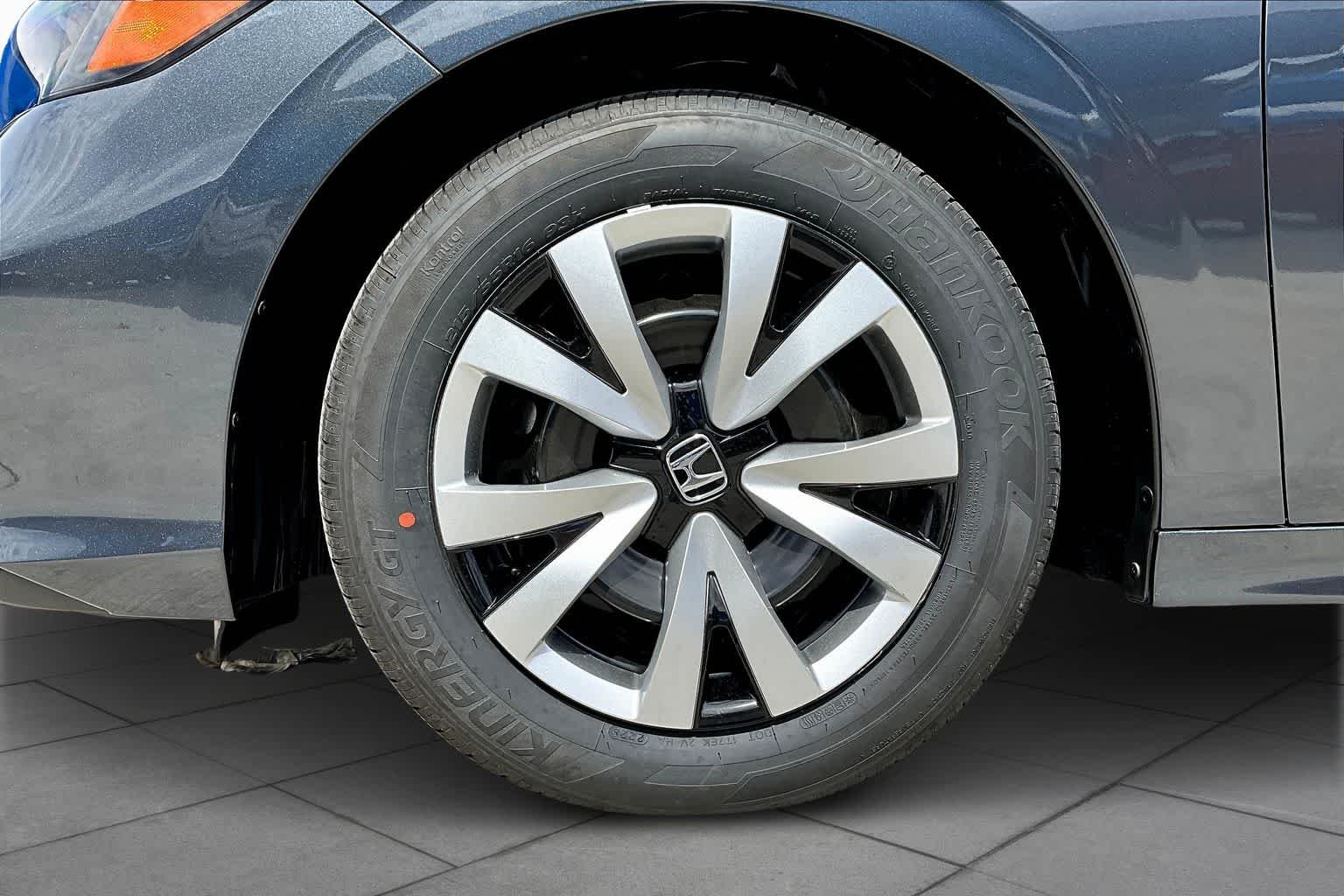 New 2026 Meteorite Gray Metallic Honda LX image 12