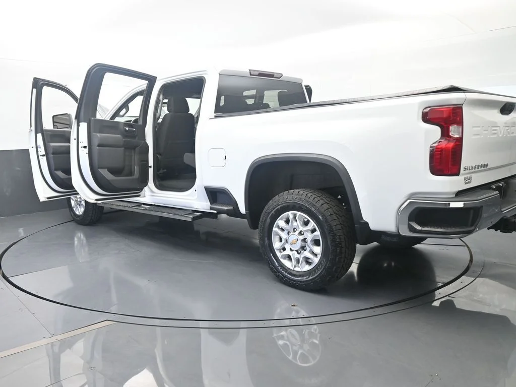 Used 2022 Summit White Chevrolet LT image 70