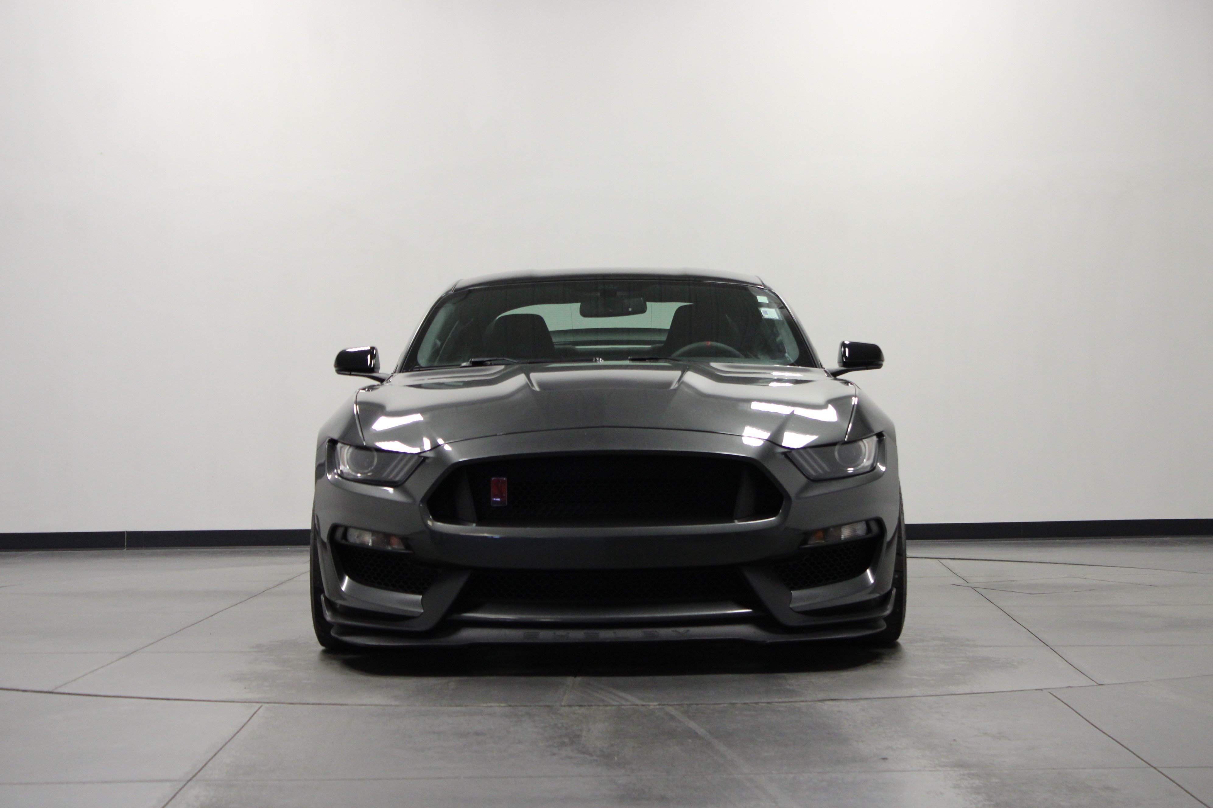 Used 2017 Magnetic Ford Shelby GT350R image 9
