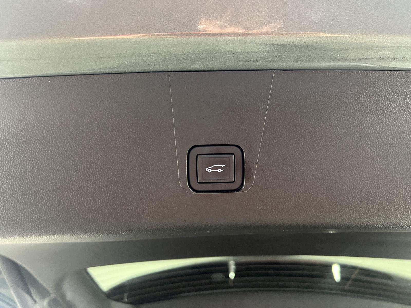 Used 2023 Silver Sage Chevrolet LT image 21
