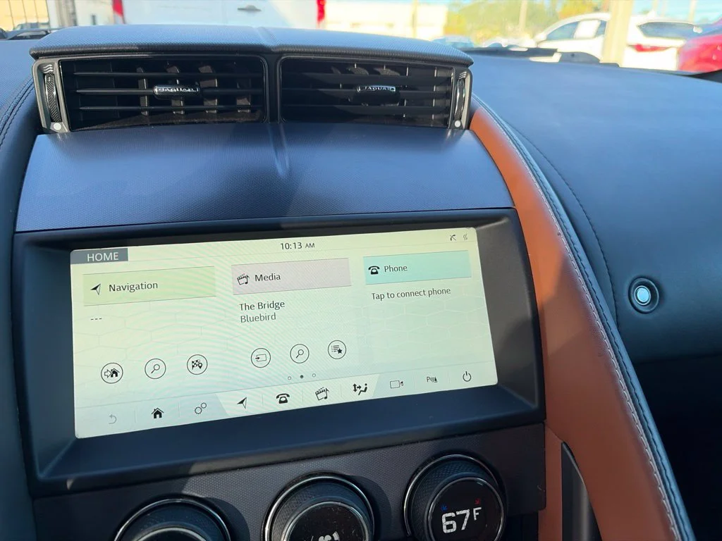 Used 2019 Green Jaguar P300 image 16