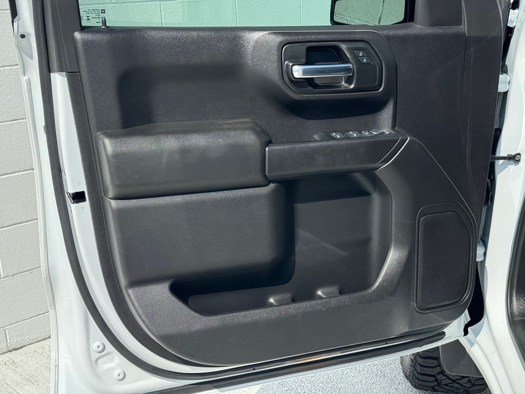 Used 2024 White Chevrolet Custom Trail Boss image 27