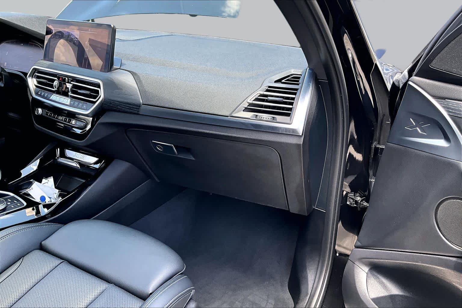 Used 2023 Black Sapphire Metallic BMW sDrive30i image 18