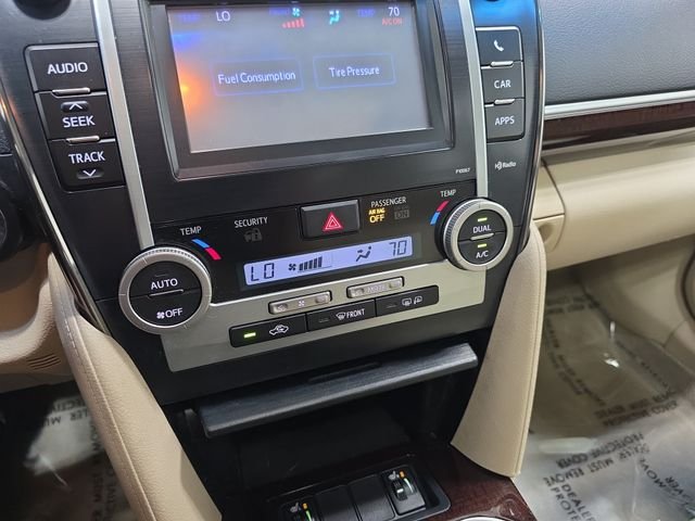 Used 2012 White Toyota XLE image 24