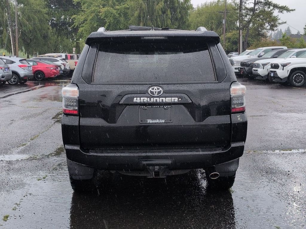 Used 2016 Midnight Black Metallic Toyota SR5 image 4