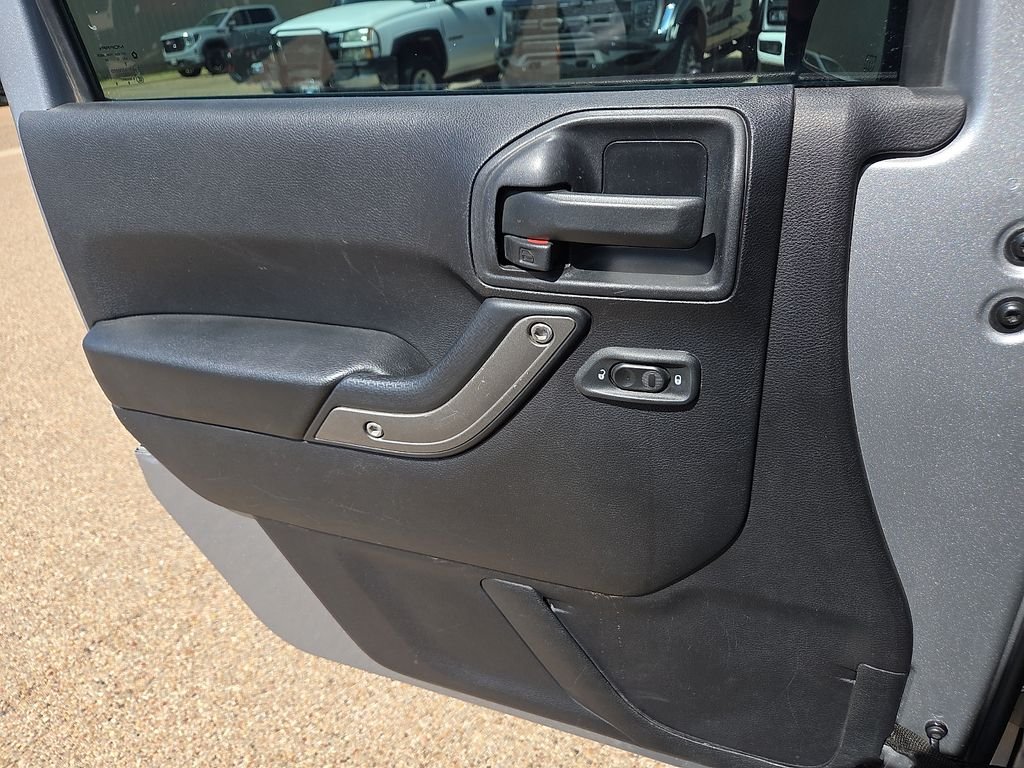 Used 2016 Billet Silver Metallic Clearcoat Jeep Unlimited Sport image 19