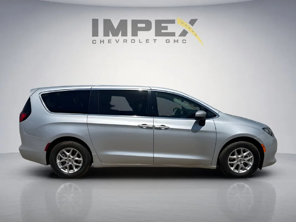 Used 2023 Silver Chrysler LX image 15