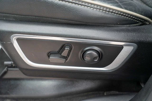 Used 2022 Black Ram Laramie image 21