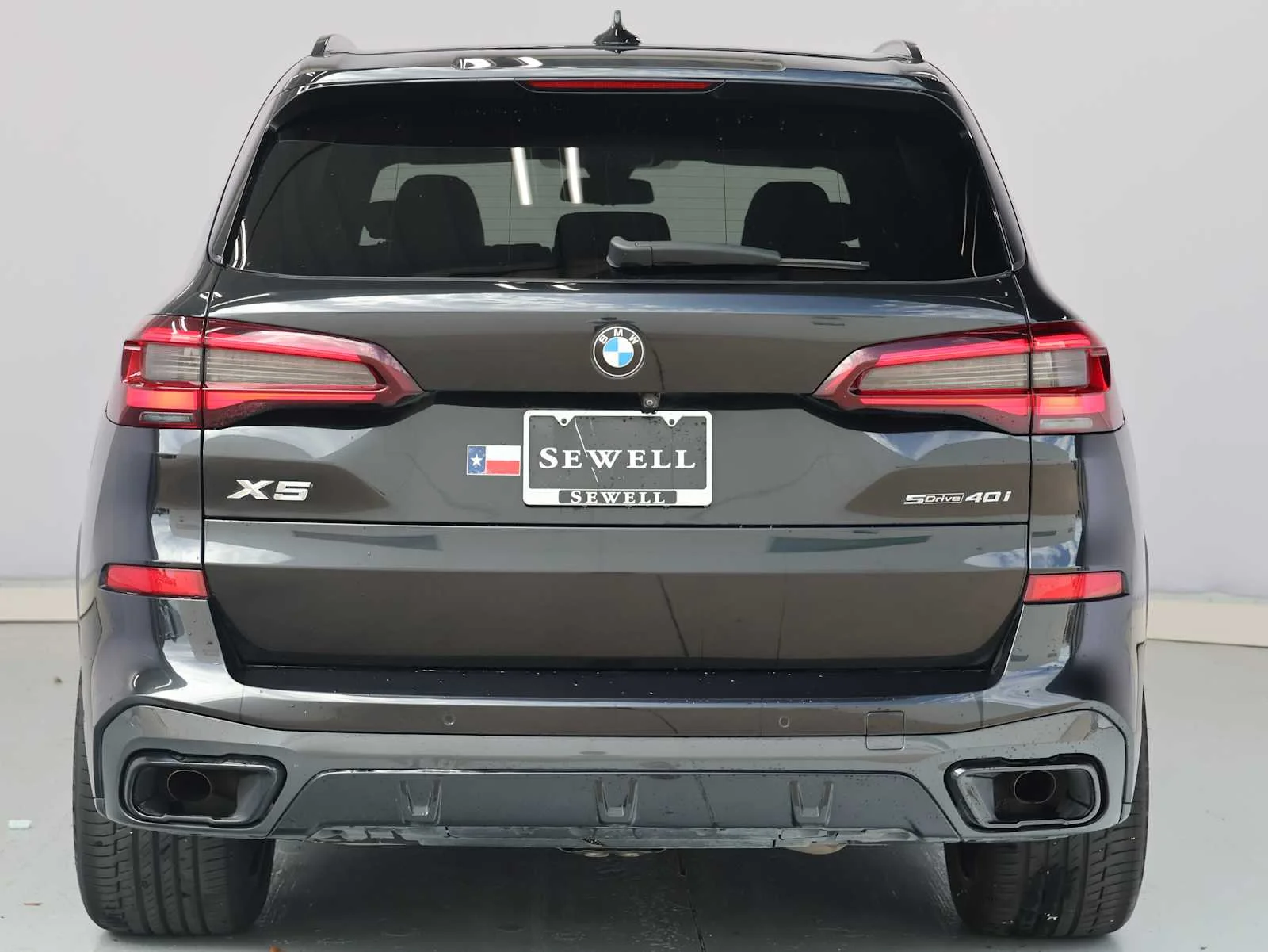 Used 2022 Black Sapphire Metallic BMW sDrive40i image 6