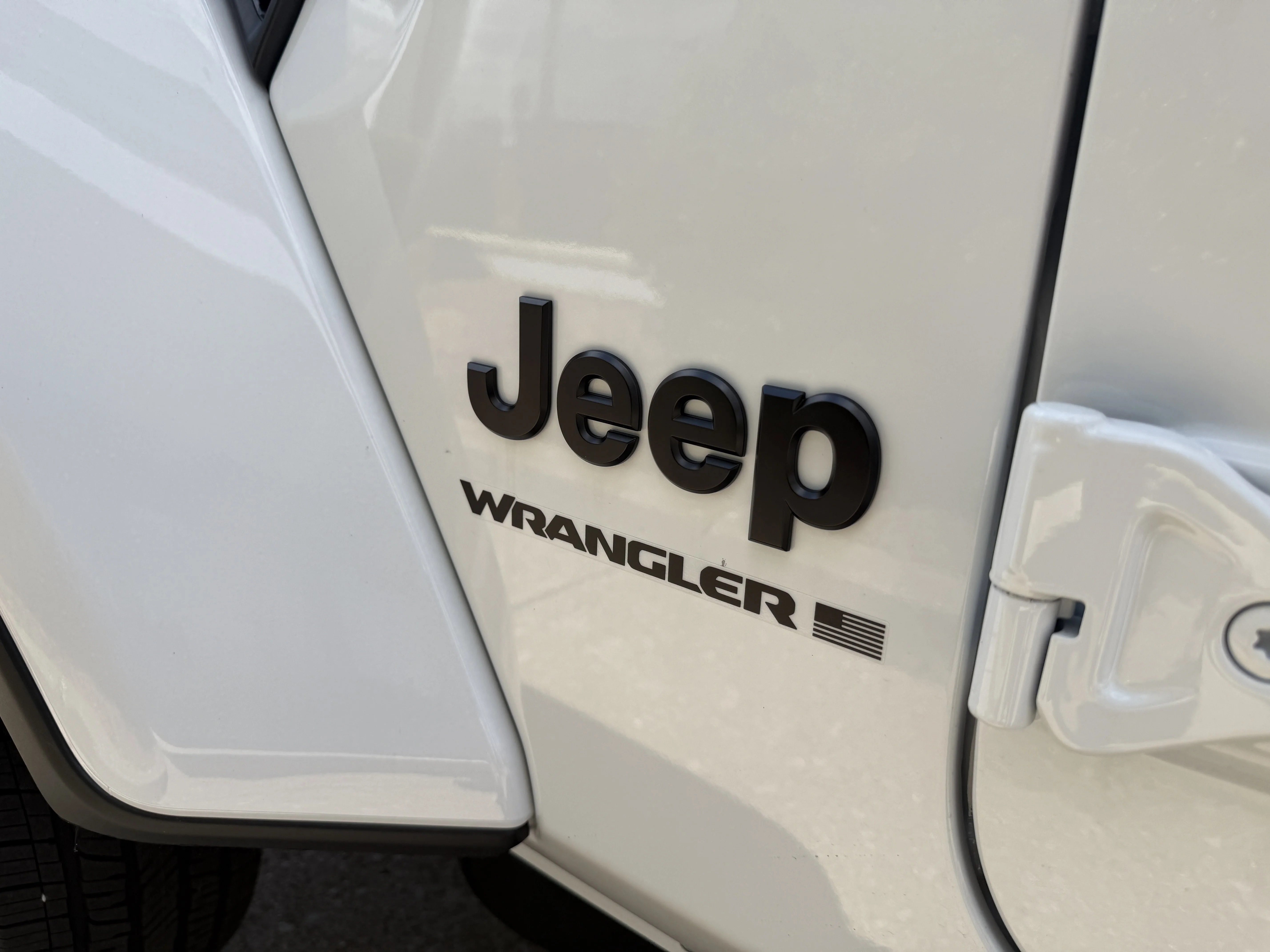 New 2026 Bright White Clear-Coat Exterior Paint Jeep Sahara image 16