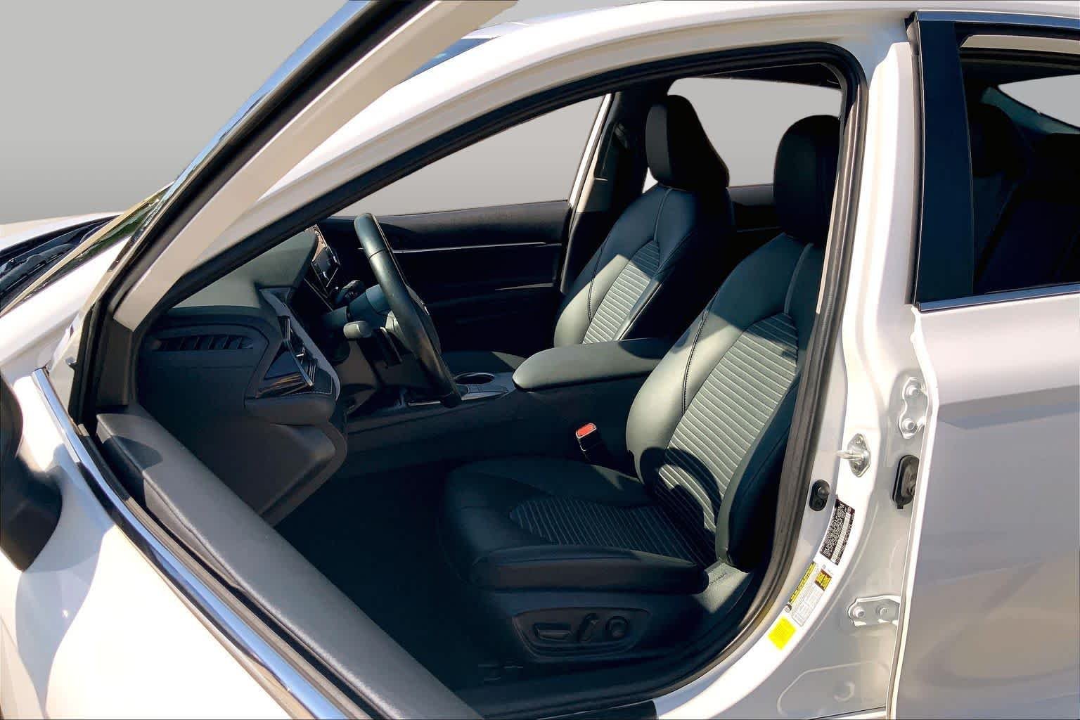 Used 2023 Ice Cap Toyota SE image 8